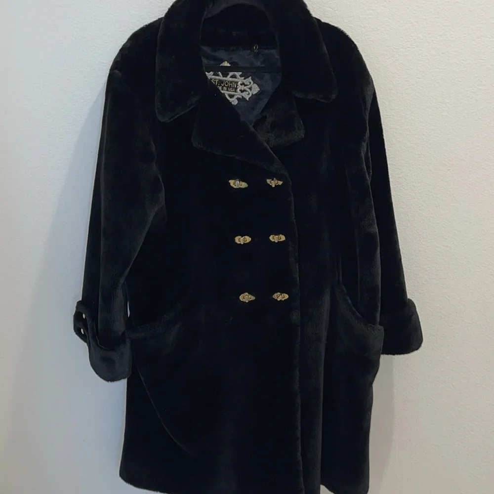 ST. John. Faux Fur coat - Picture 6 of 6